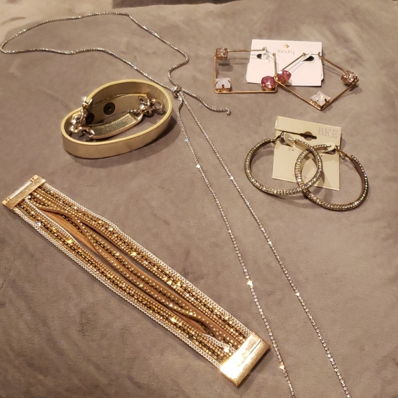 Ashley Stewart Jewelry - 10 damaged jewelry items.